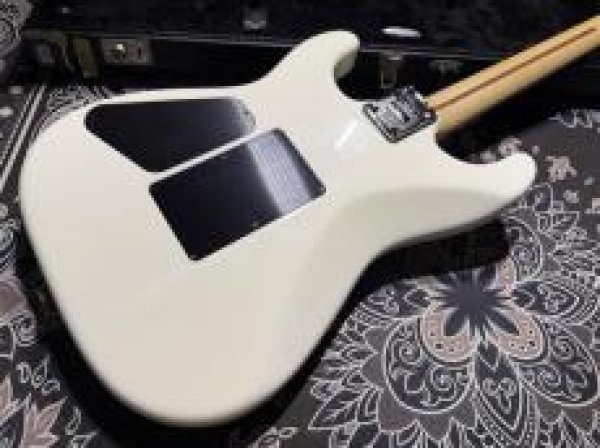 画像7: Charvel USA Custom Shop Warren De Martini / Bomber (7)