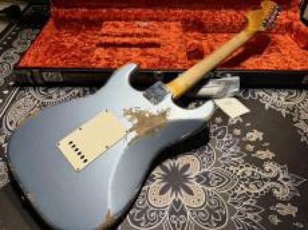 画像7: Fender Custom Shop '69 Stratocaster S-S-H Heavy Relic / Ice Blue Metallic (7)