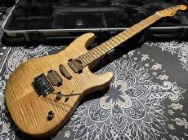 画像2: Charvel USA Custom Shop GUTHRIE GOVAN Sig HSH Flame Maple (2)