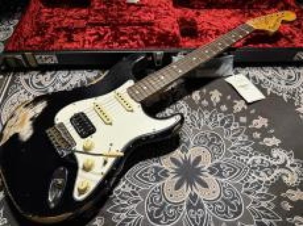 画像2: Fender Custom Shop 1969 S-S-H Stratocaster Heavy Relic Black (2)