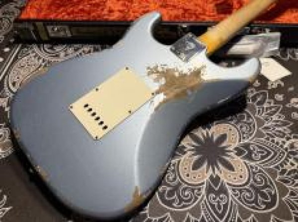 画像6: Fender Custom Shop '69 Stratocaster S-S-H Heavy Relic / Ice Blue Metallic (6)