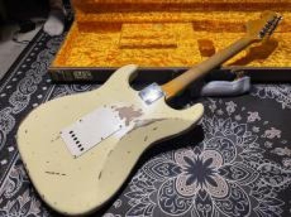 画像6: Fender Custom Shop '69 Stratocaster Heavy Relic / Vintage White (6)