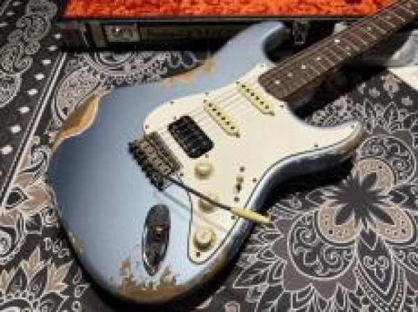 画像3: Fender Custom Shop '69 Stratocaster S-S-H Heavy Relic / Ice Blue Metallic (3)